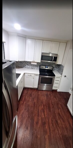 Building Photo - 1514 Charter Oak Dr
