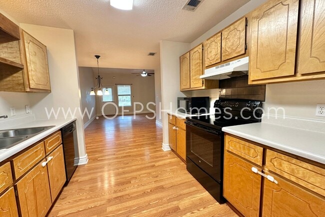 Building Photo - 1017 Creel St