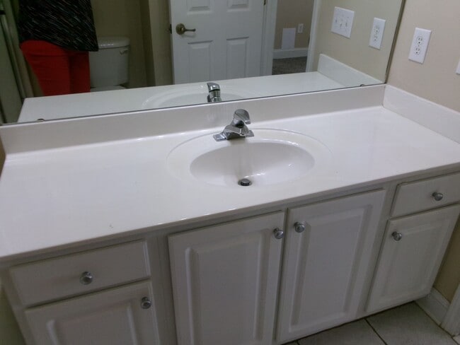 Building Photo - 3 bedroom, 2 bath condo in The Fountains