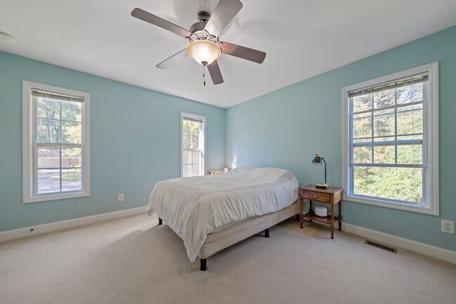 Building Photo - PENDING APPLICATION 03/28/26: Available now! Perfect 3br/2.5ba Home Only 1/2 Mile From Durham's B...