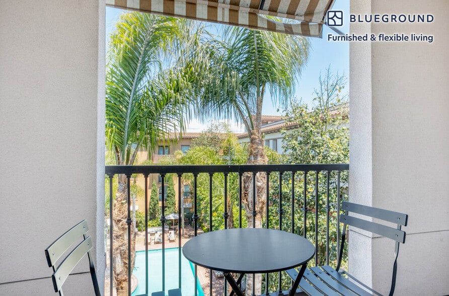 Building Photo - 7225 Crescent Prk W