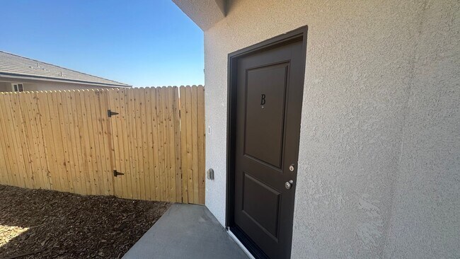 Building Photo - Coyote Run Duplexes 9004