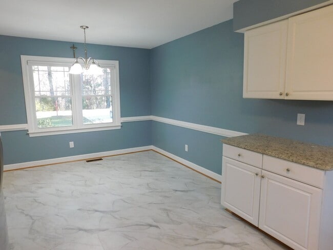 Building Photo - 105 Little Rossie Rd