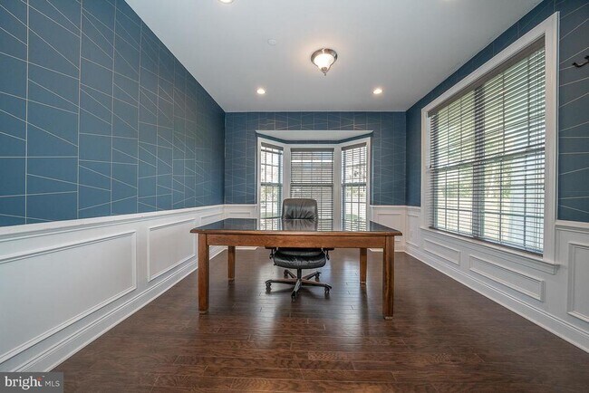 Building Photo - 3701 Parris Blvd