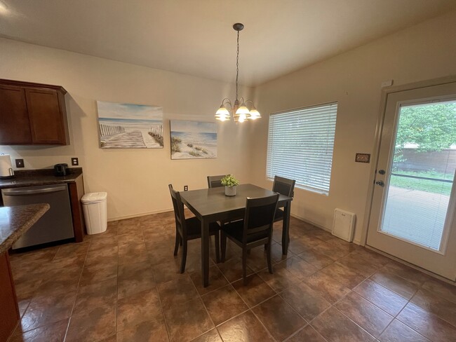 Building Photo - 1816 Hays Dr