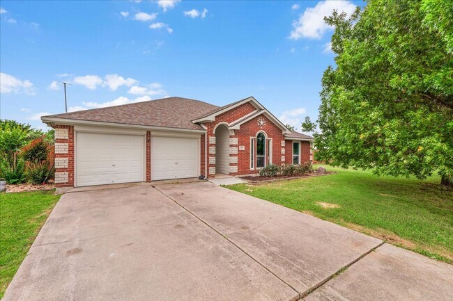 Building Photo - Luxury Lease on 1+ Acre with Saltwater Pool & Workshop in Ponder ISD!