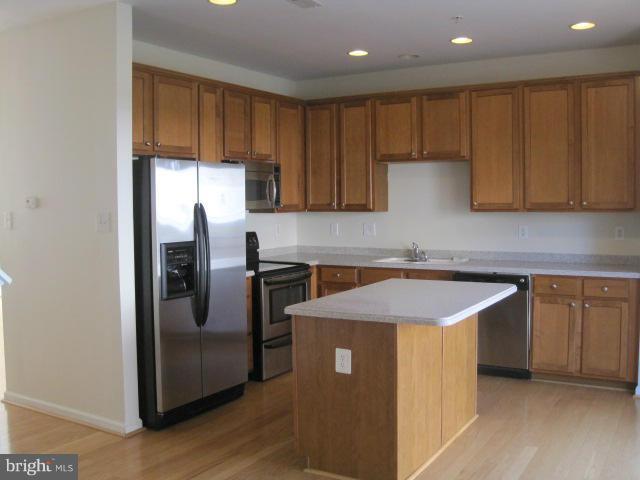 Building Photo - 7738 Valley Oak Dr