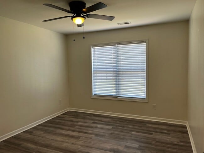 Building Photo - Beautiful home in Croatan Crossing