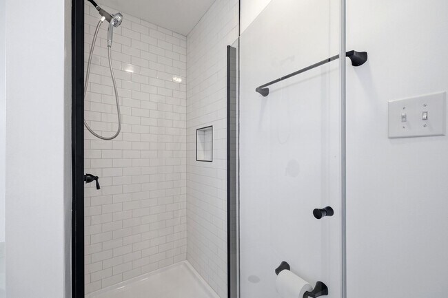 Building Photo - 1600 Old Brook Rd