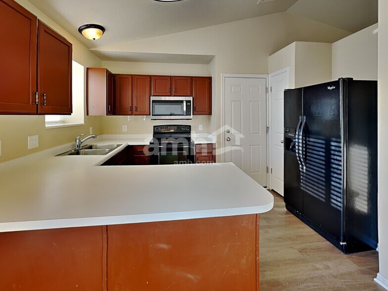 Building Photo - 2964 S Fetzer Dr