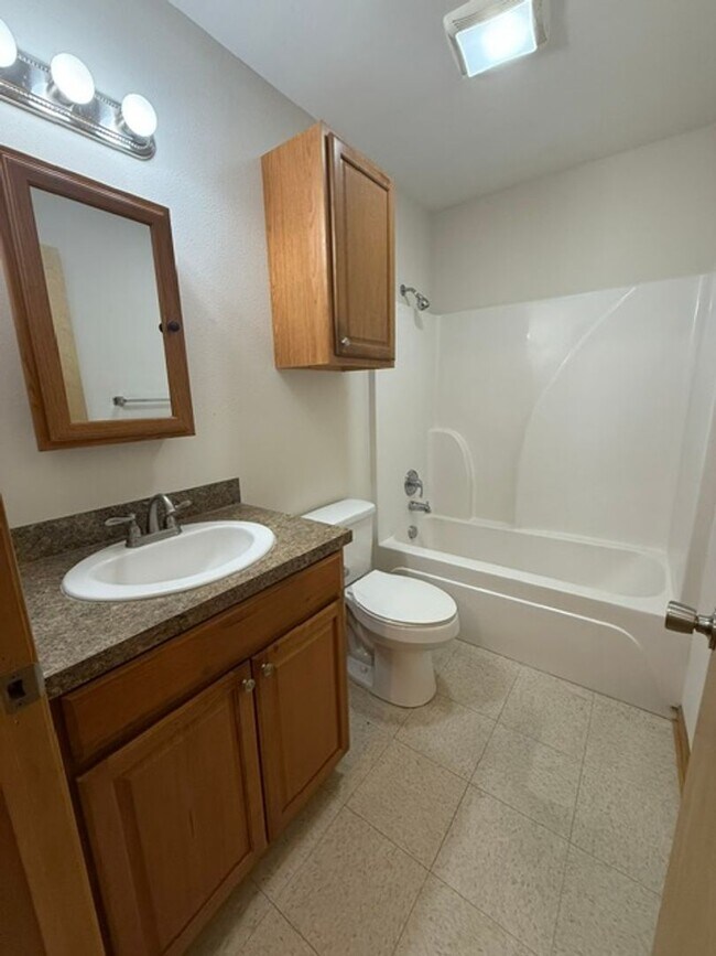 Building Photo - 2528 Crockett St