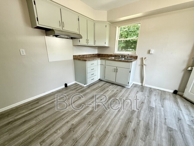 Building Photo - 124 Edgewood Cir