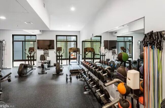 Building Photo - Southwest Water Front One Bedroom W/All Am...