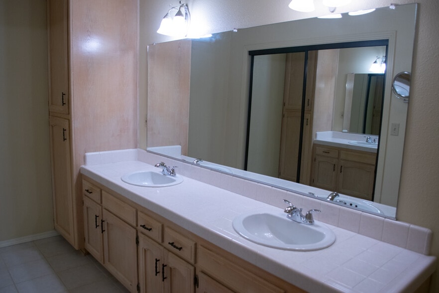 Building Photo - 35 Fisher Ct