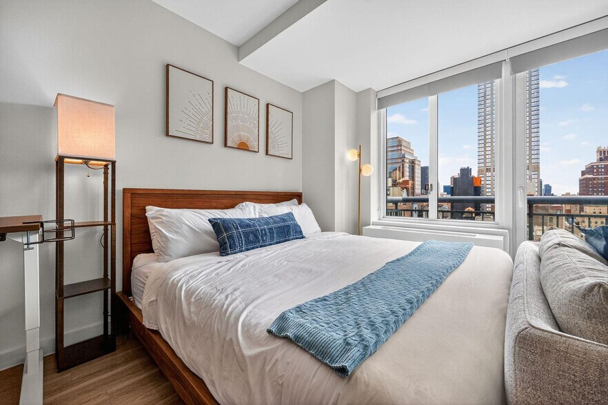 Building Photo - 68 W 37th St