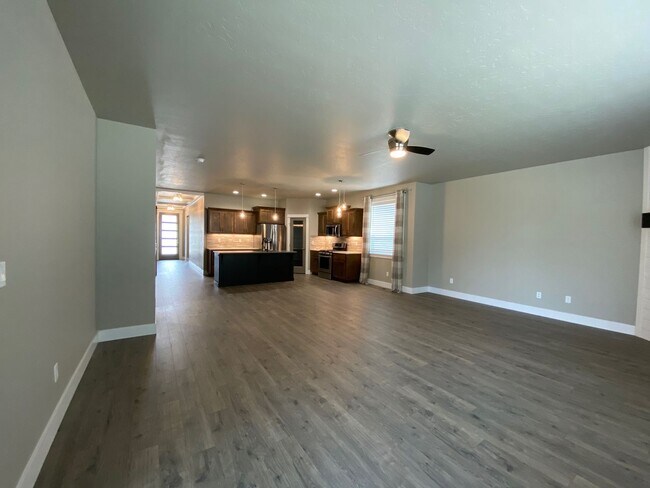 Building Photo - Lovely Single Level 3 Bed 2 Bath Home in M...