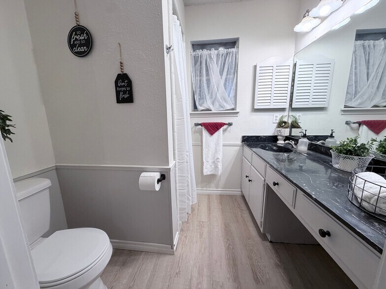 Building Photo - 7418 Meadow Cliff St