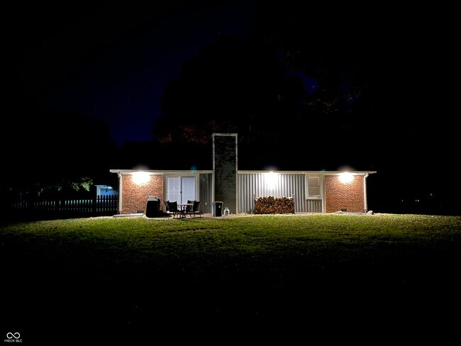 Building Photo - 627 San Carlos Dr