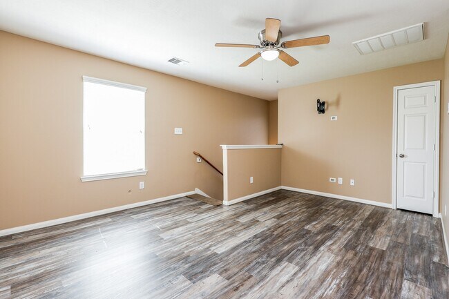 Building Photo - 6207 El Granate Dr