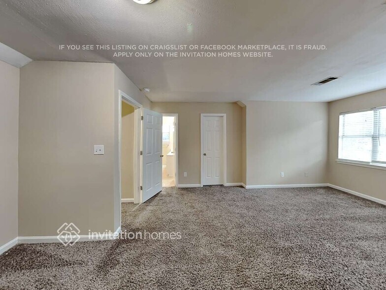 Building Photo - 3700 Pointe Cir