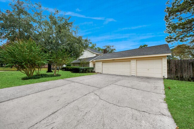 Building Photo - 15126 Trailside Dr