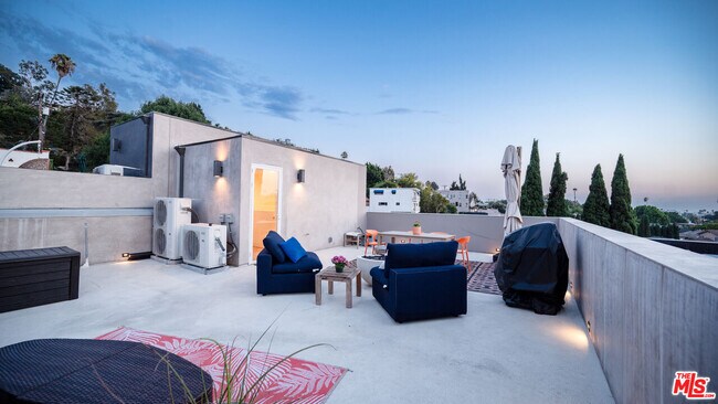 Building Photo - 1264 Hyperion Ave