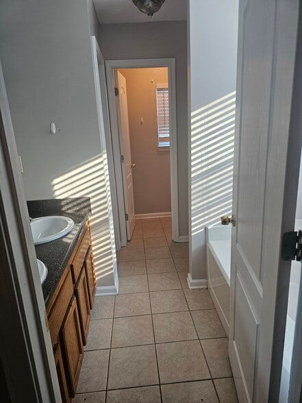 Building Photo - 305 Wood Sage Dr