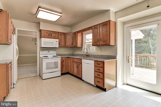 Building Photo - 6 Delta Ct