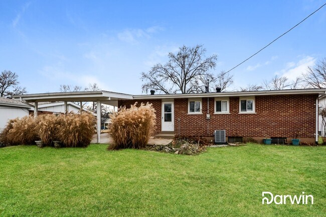 Building Photo - 819 Riderwood Dr