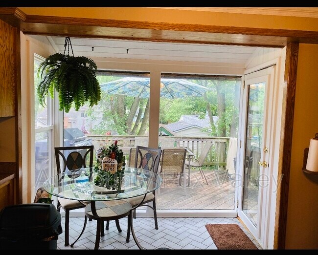 Building Photo - 633 W Briarcliff Rd