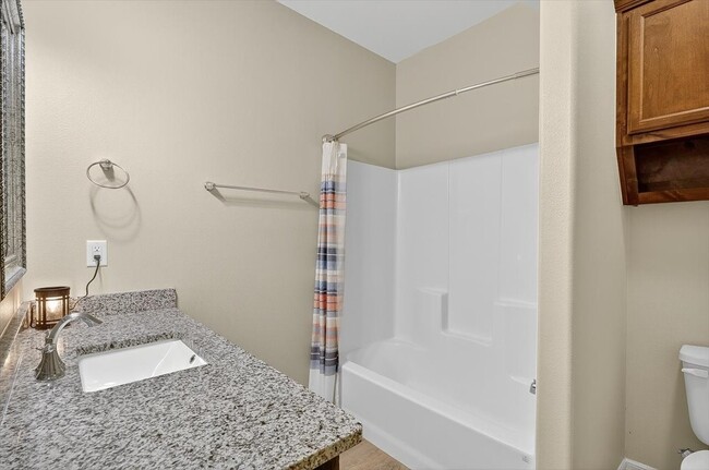 Building Photo - 2214 Cuarzo Dr