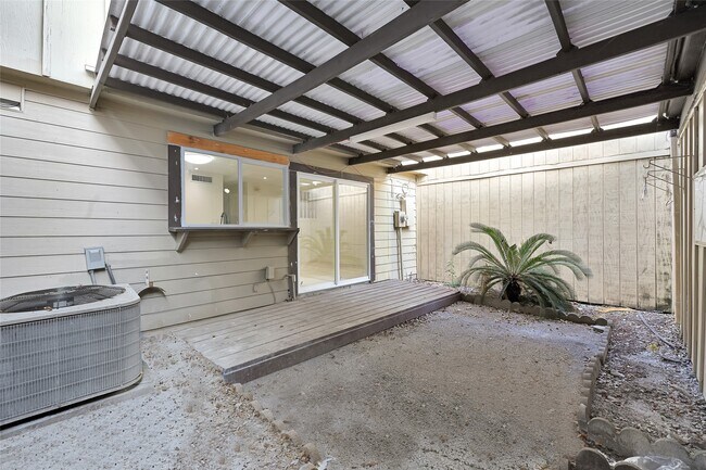 Building Photo - 12527 Wellington Park Dr