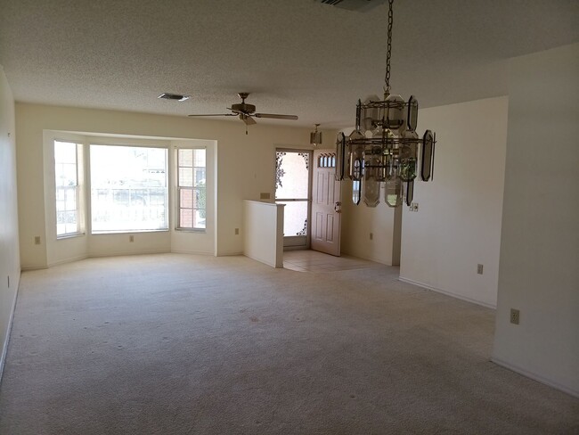 Building Photo - 2 bedroom 2 bathroom Large House for rent ...
