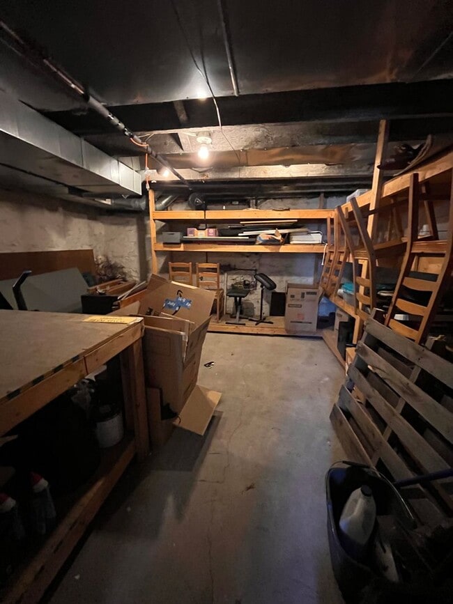 Building Photo - Large Home in ShadySide, Newly Rennovated!