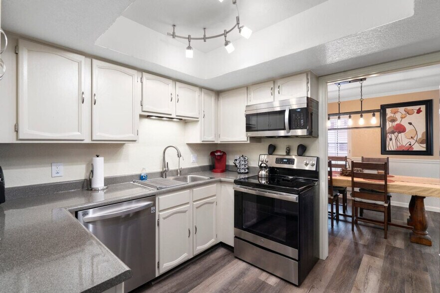 Building Photo - 8314 N 21st Dr