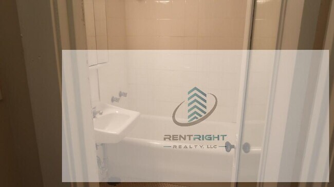 Building Photo - 1209 W Sherwin Ave