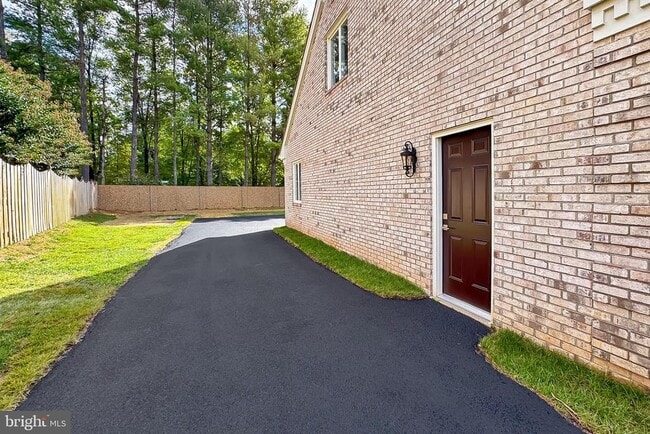 Building Photo - 6294 Dunaway Ct