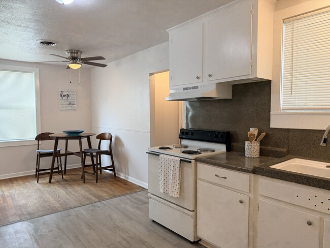 Building Photo - 3918 Harris Dr