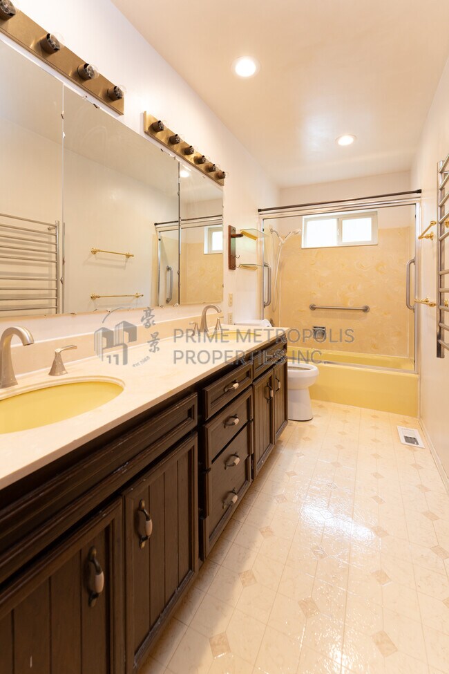 Building Photo - 11258 Riviera Pl NE