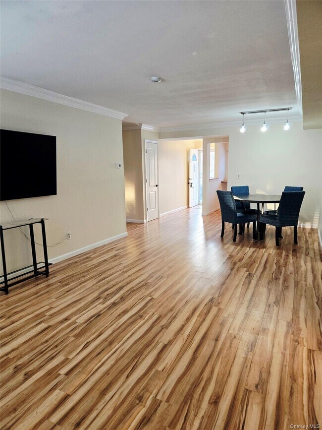 Building Photo - 199 Pointe Cir N