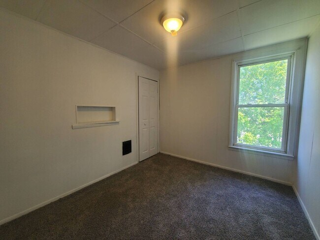Building Photo - 7401/7311 Brinsmade Ave