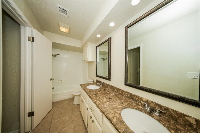 Building Photo - 12412 Chase End Ct