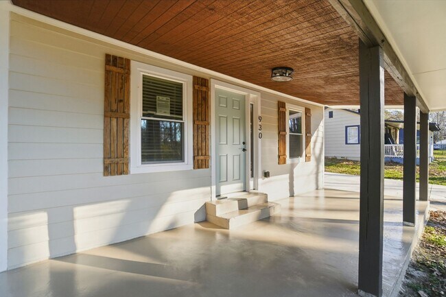 Building Photo - 930 Bond Ave