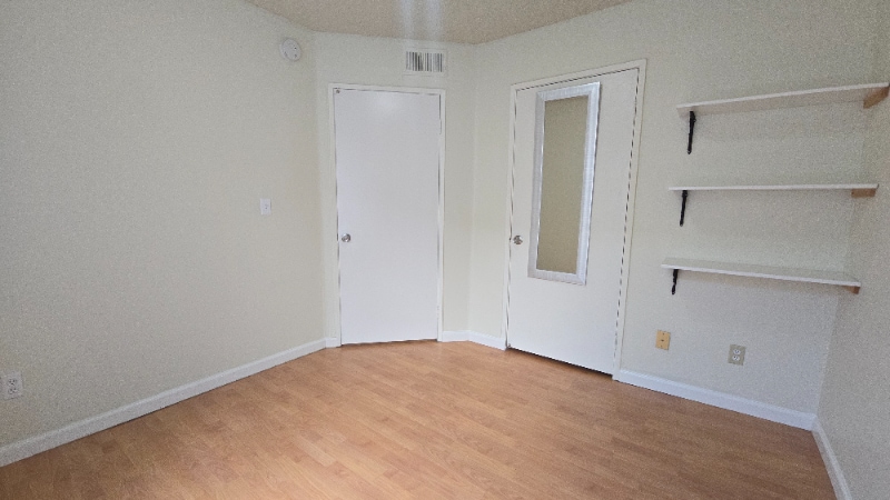 Building Photo - 657 W California Ave