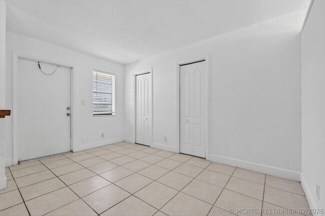 Building Photo - 4081 N Dixie Hwy