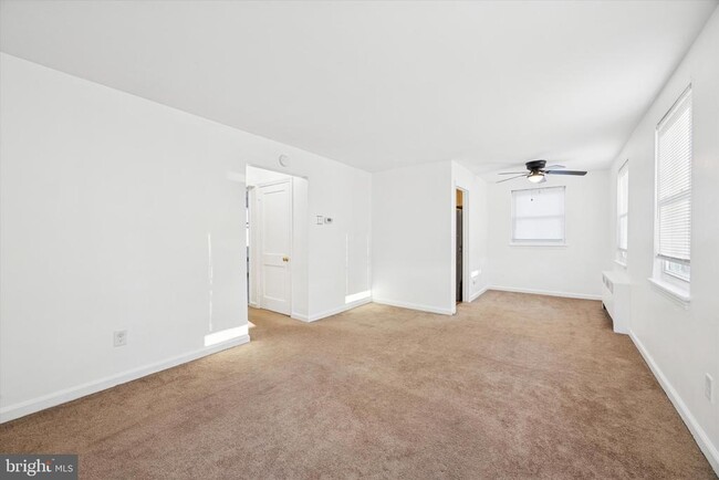 Building Photo - 206 W Parkway Ave