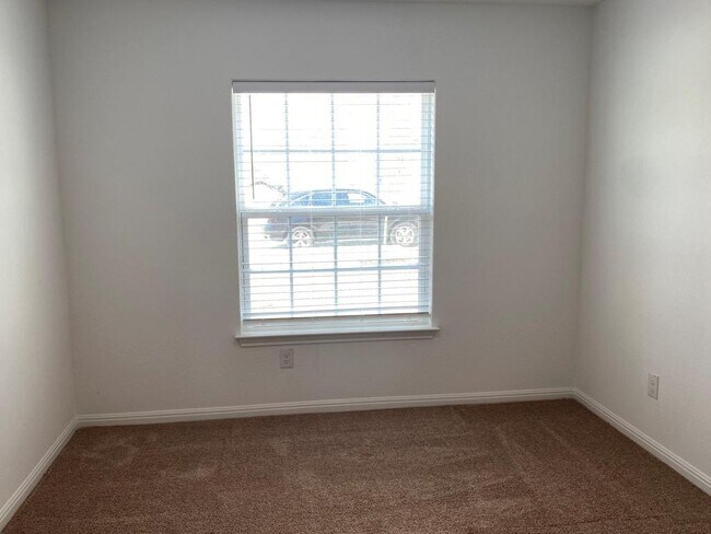 Building Photo - 309 Riverdale Dr