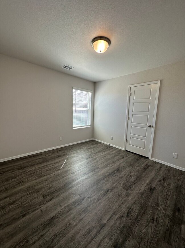 Building Photo - *Pre-leasing* Four Bedroom | Two Bath Home...