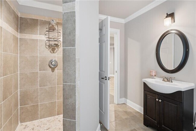 Building Photo - 2660 Springbluff Ct NE