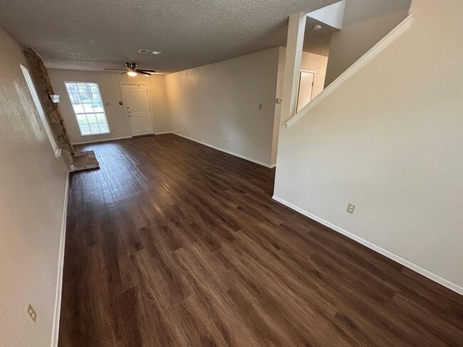 Building Photo - 701 Fairchild Dr